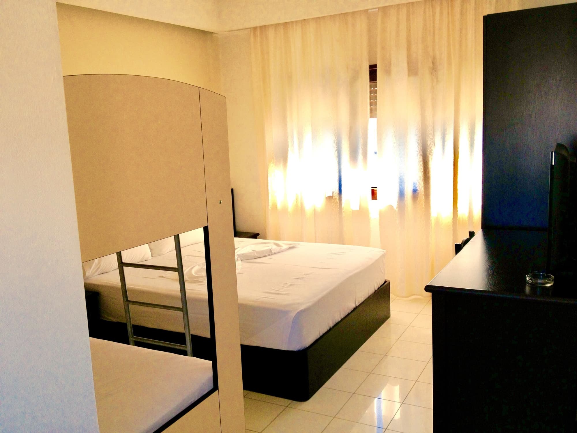 Sunrise Hotel Çameria