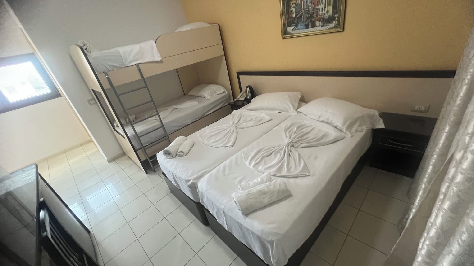 Sunrise Hotel Çameria
