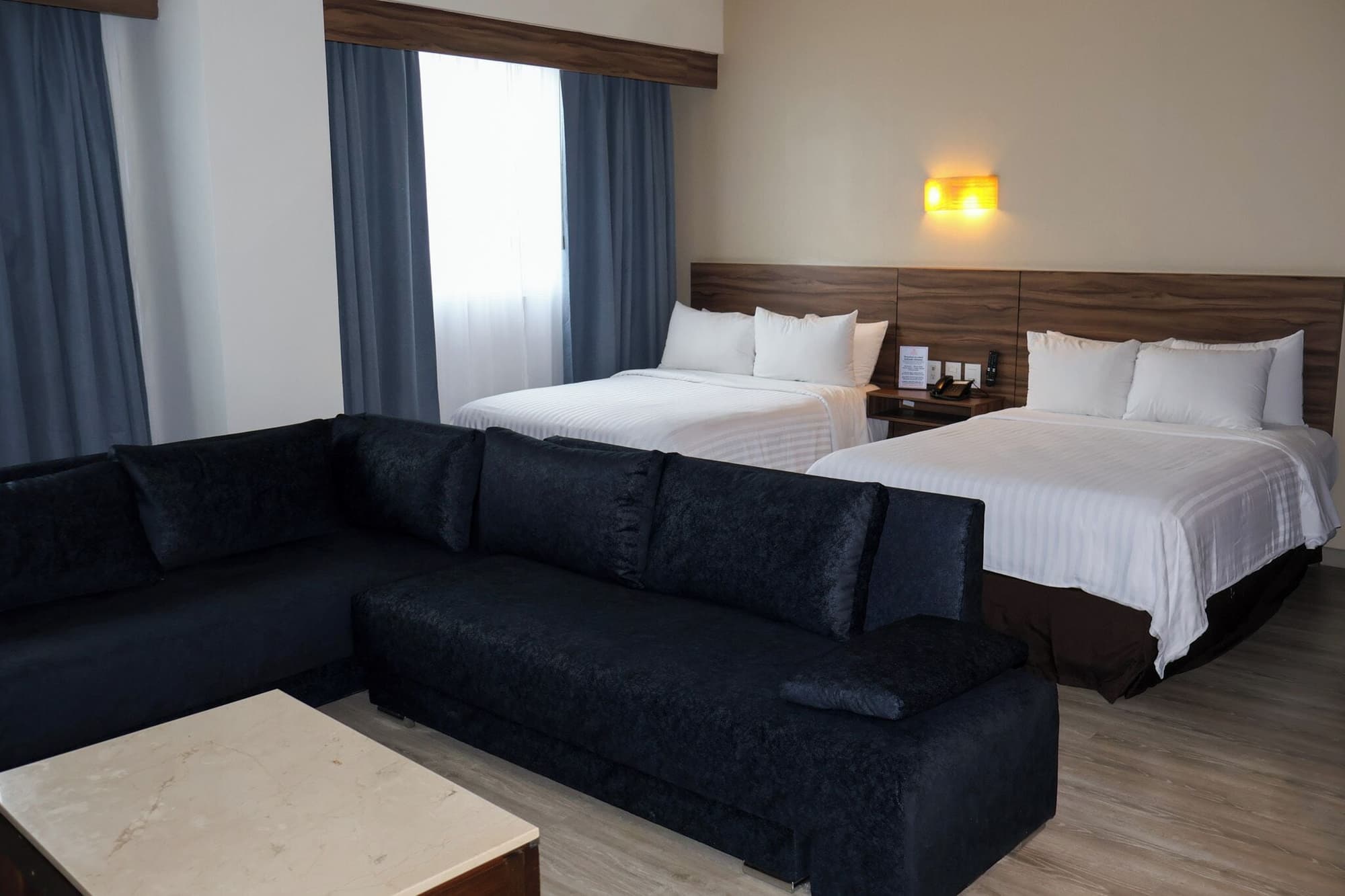 Hotel Crown Victoria
