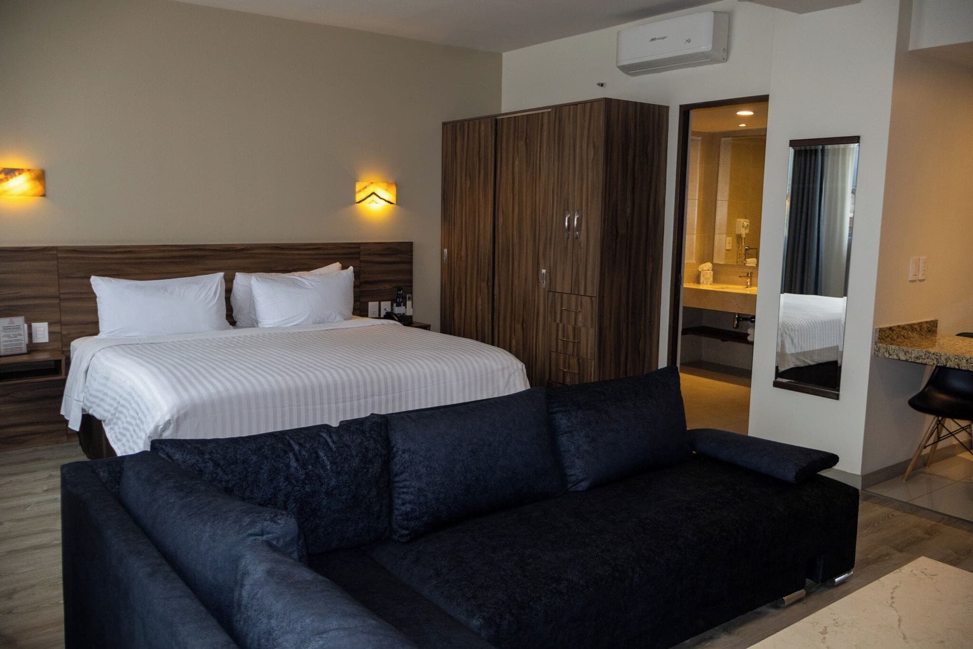 Hotel Crown Victoria