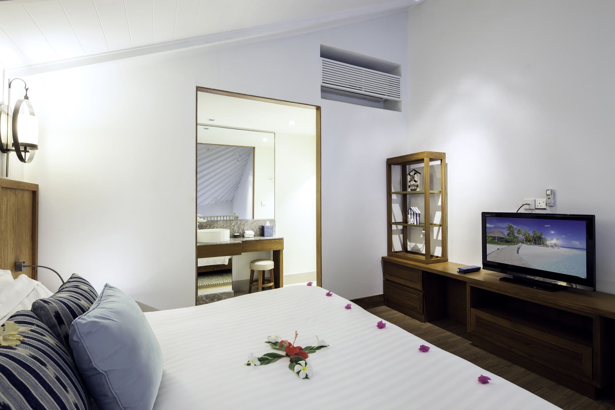 Machchafushi Island Resort & Spa Maldives, The Centara Collection