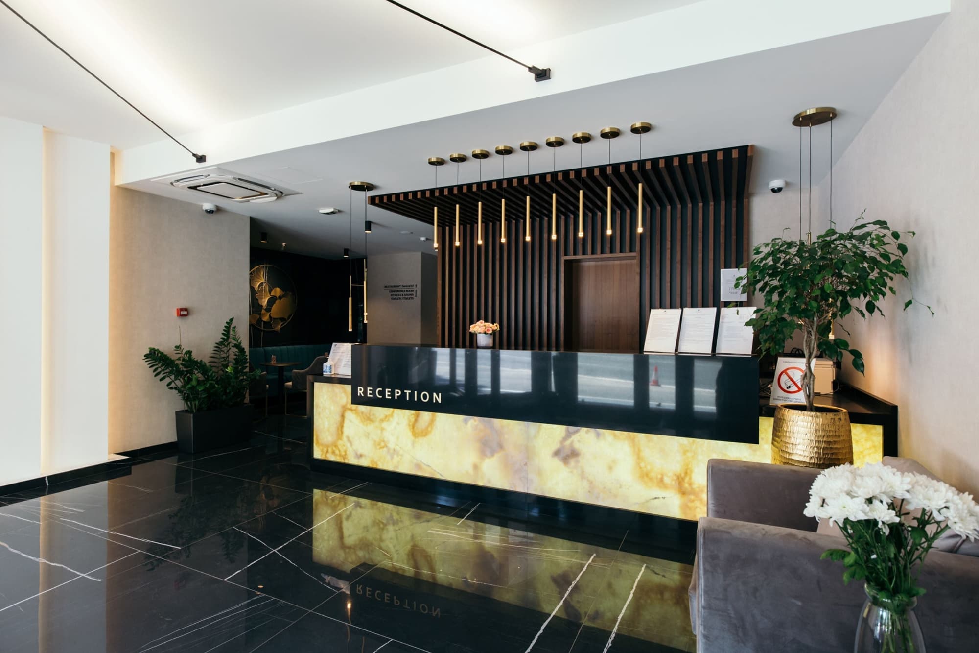Central Point Hotel