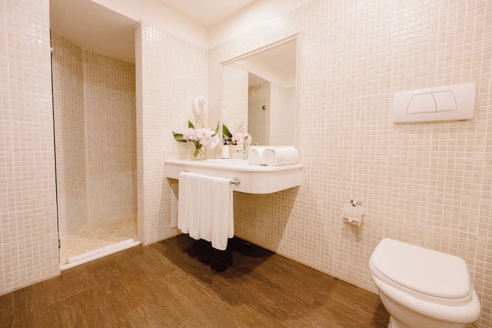 Hydra Beach Resort, Bathroom