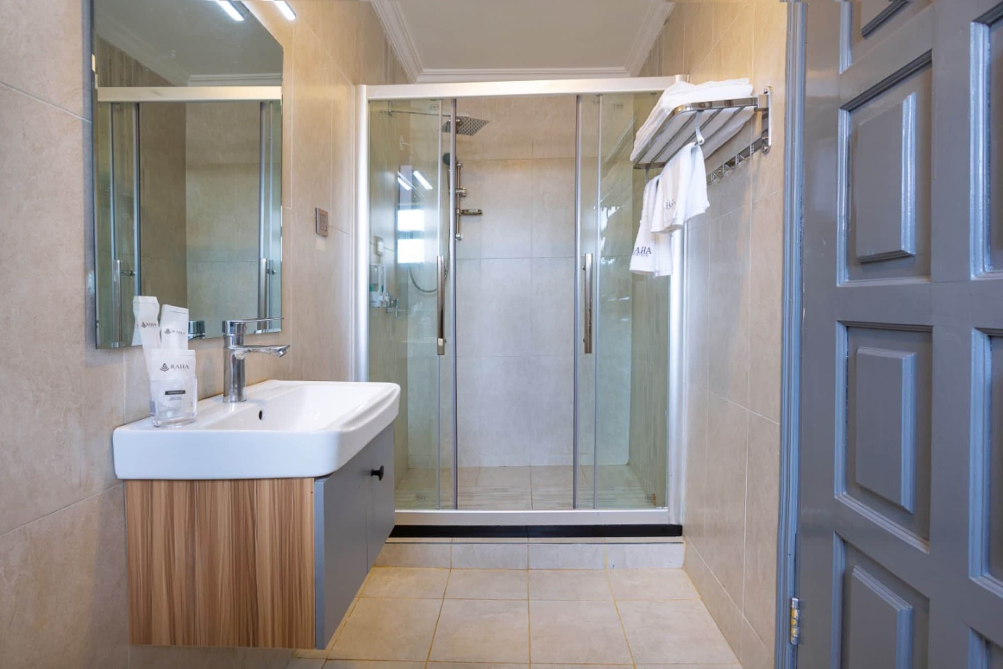 Raha Suites