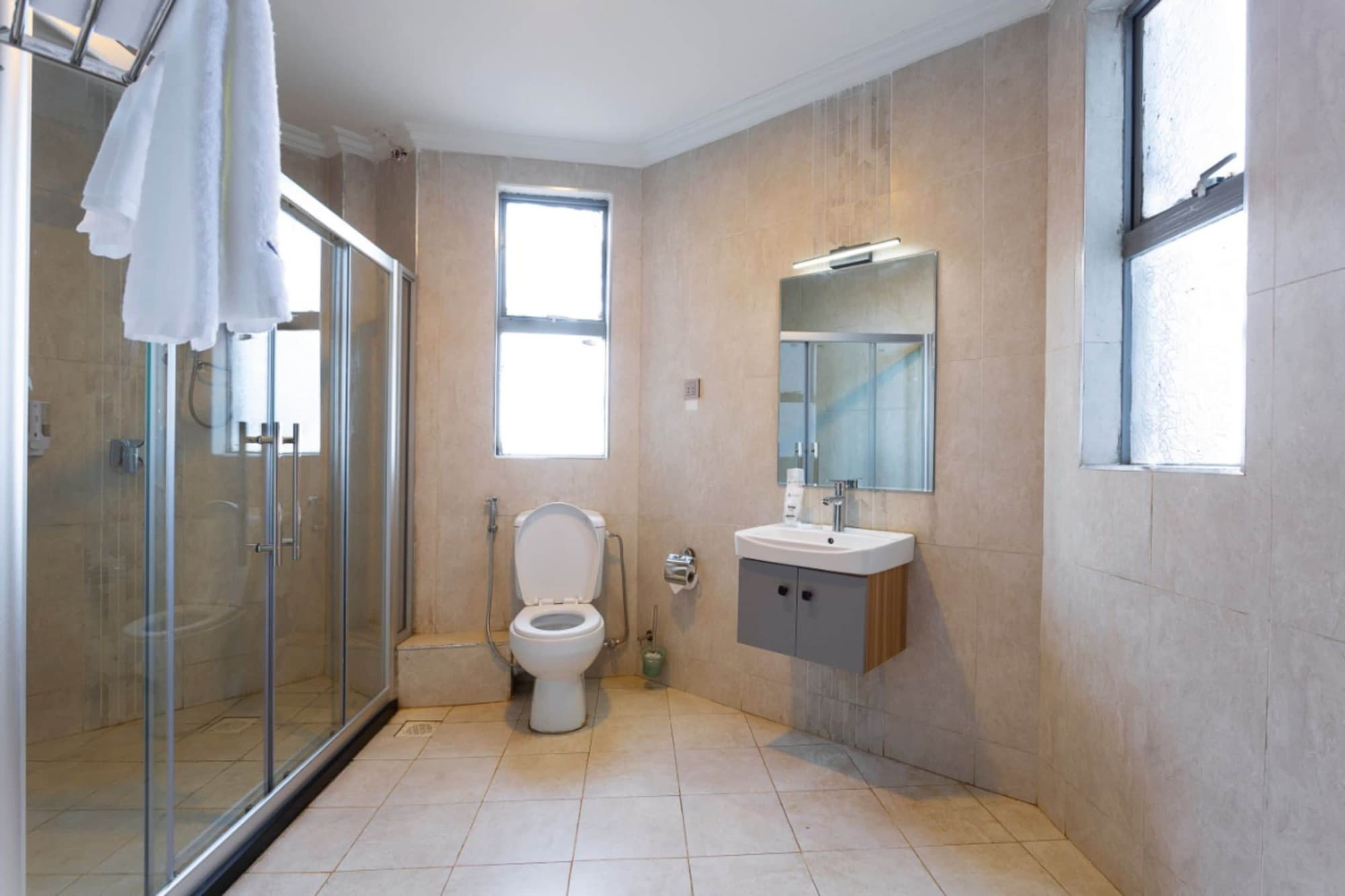 Raha Suites