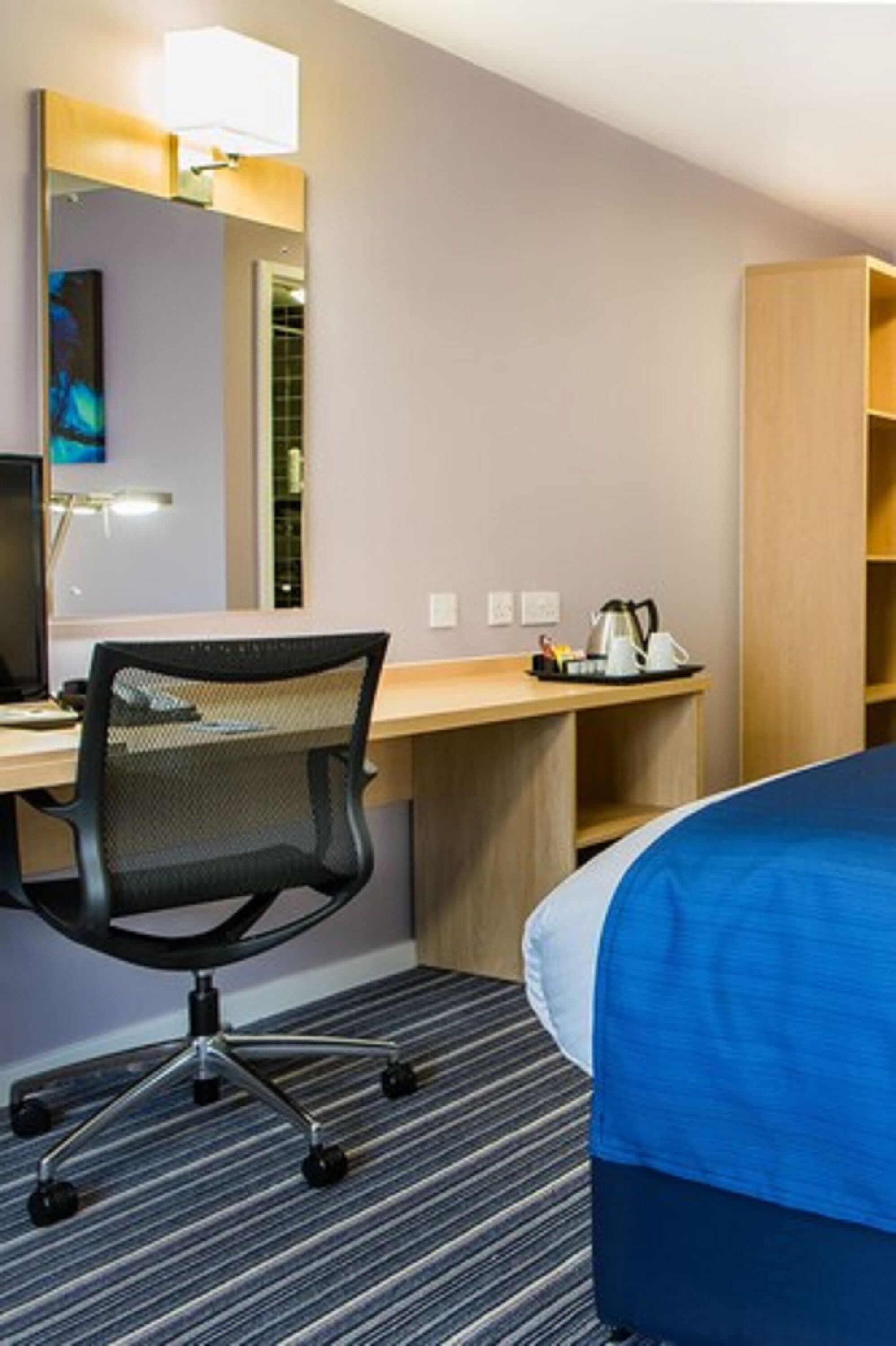 Holiday Inn Express Manchester Airport by IHG