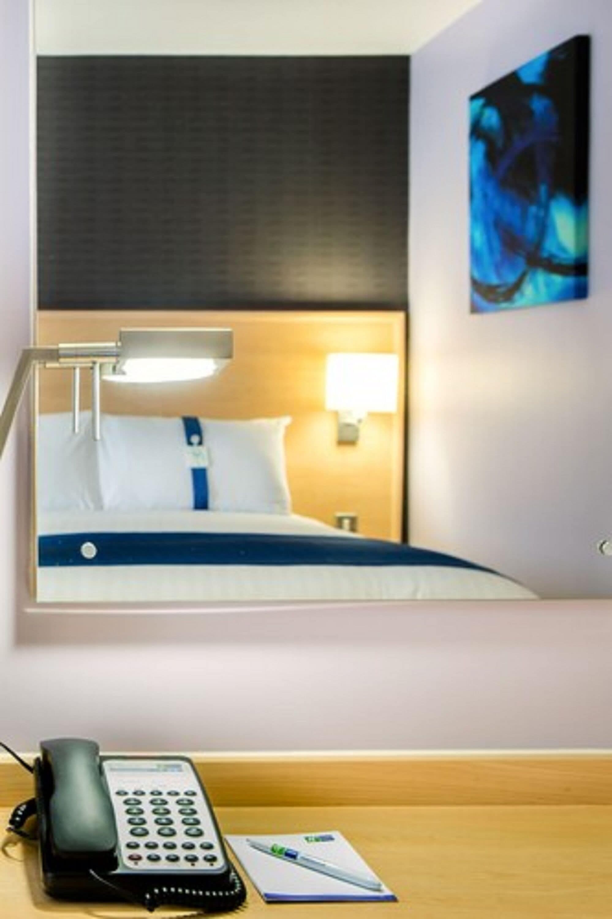 Holiday Inn Express Manchester Airport by IHG