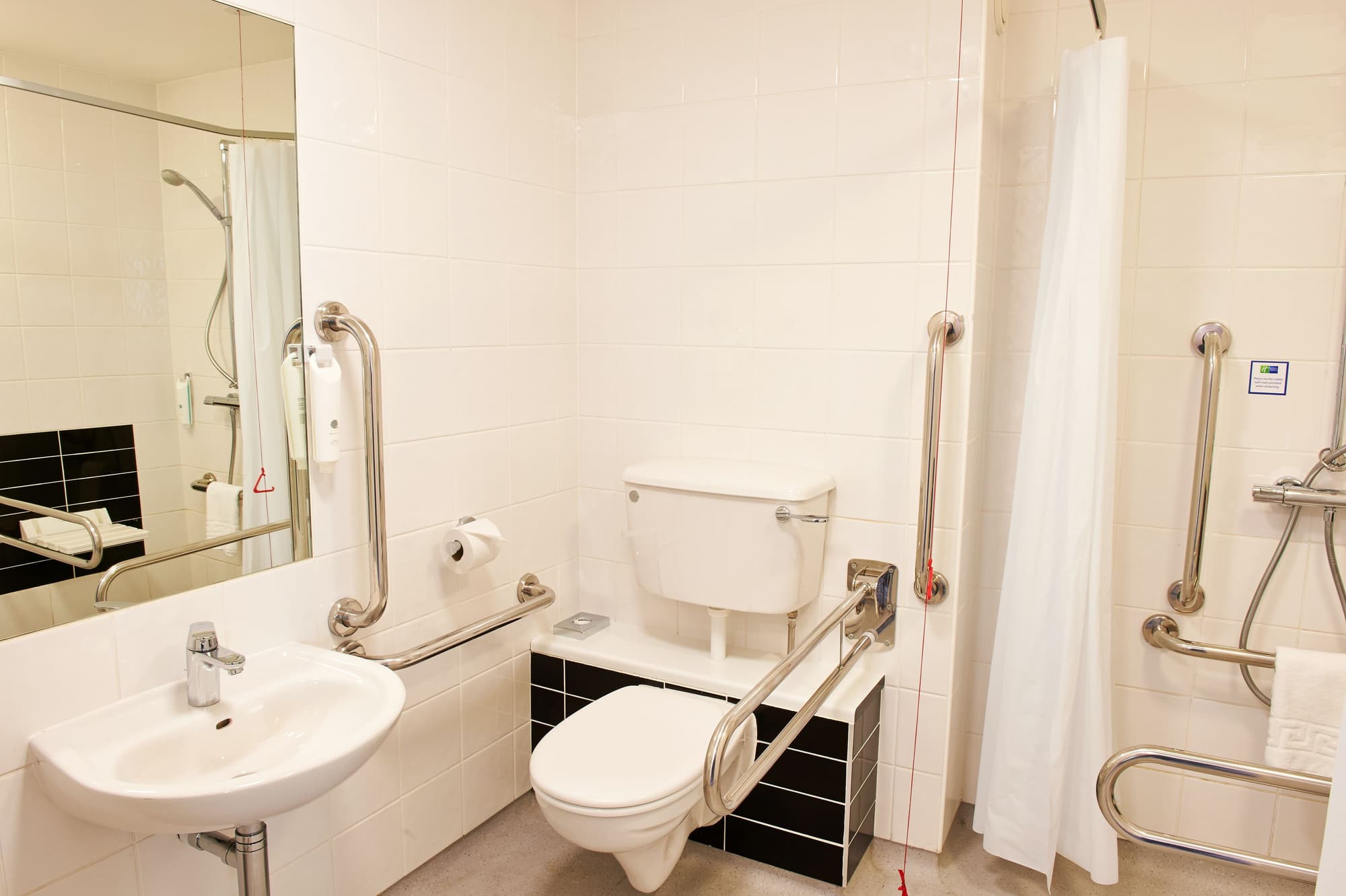 Holiday Inn Express Manchester Airport by IHG
