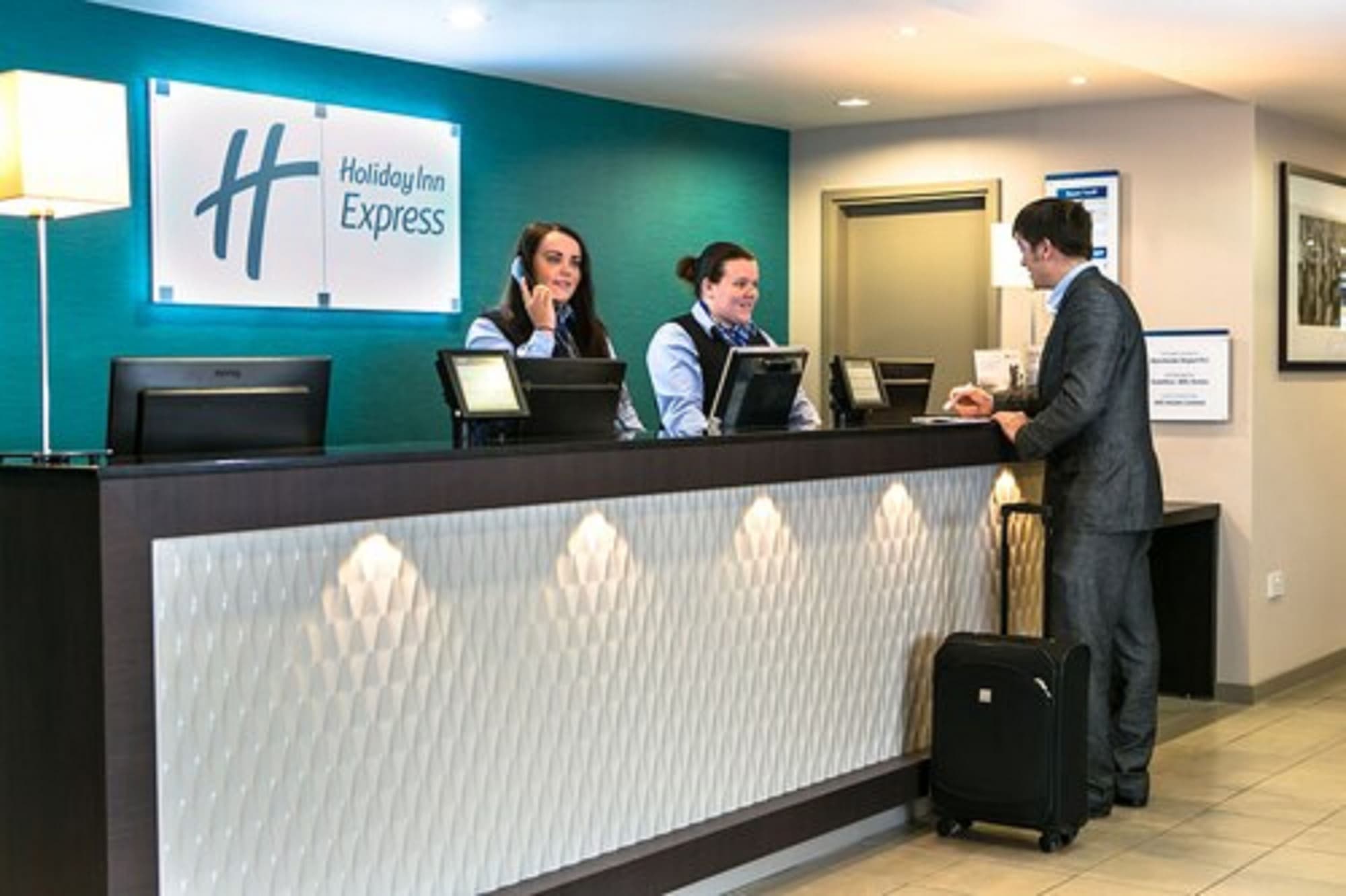 Holiday Inn Express Manchester Airport by IHG