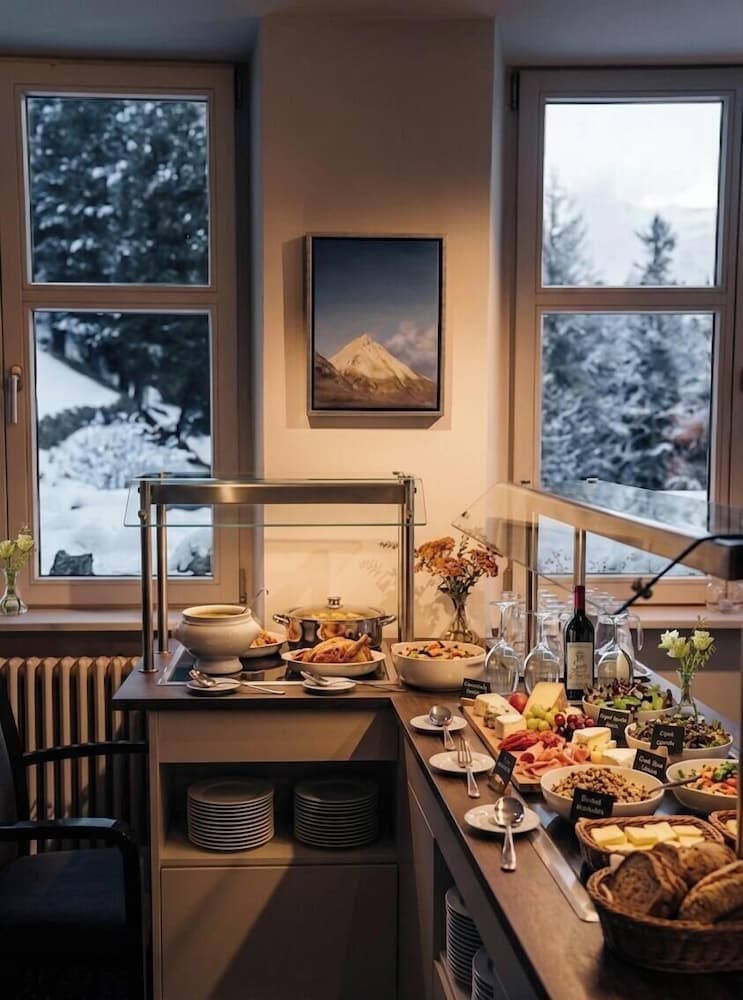 Waldhotel Fletschhorn - Panoramic Retreat in Saas Fee