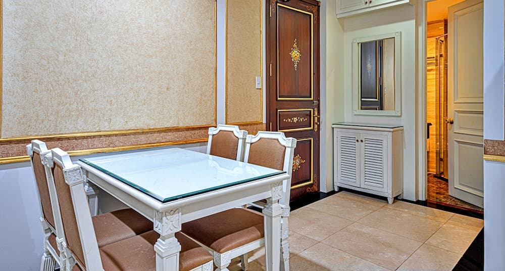 S79 Residences 345AB Apartment, Room