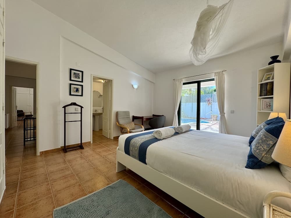 Algarve Country Villa With Pool