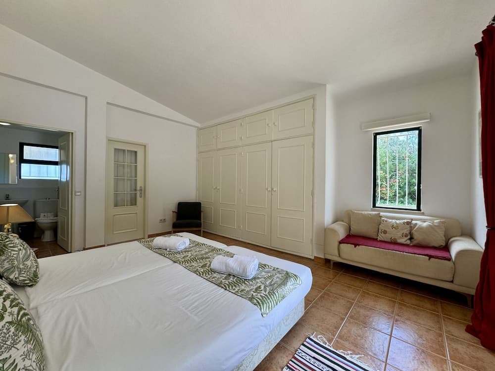 Algarve Country Villa With Pool