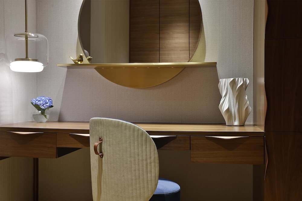 Conrad Bahrain Financial Harbour, Room