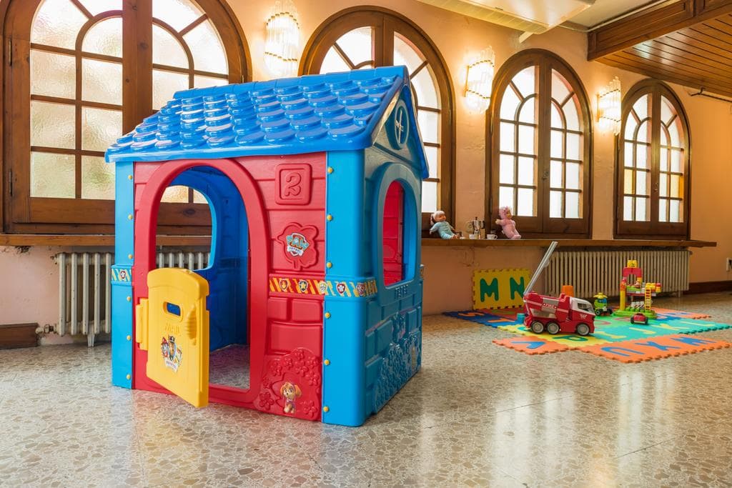 Vintage Hotel Mercedes