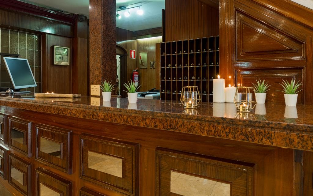 Vintage Hotel Mercedes