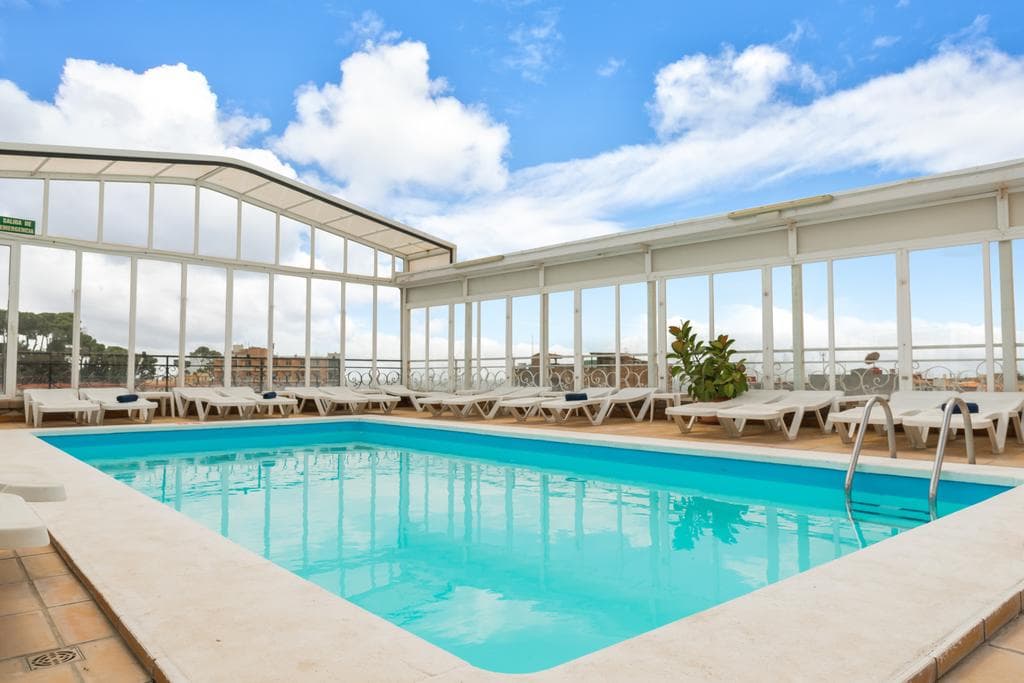 Vintage Hotel Mercedes