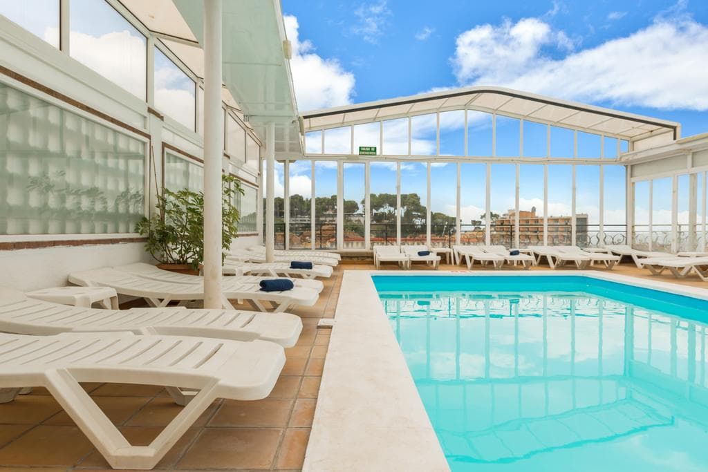 Vintage Hotel Mercedes