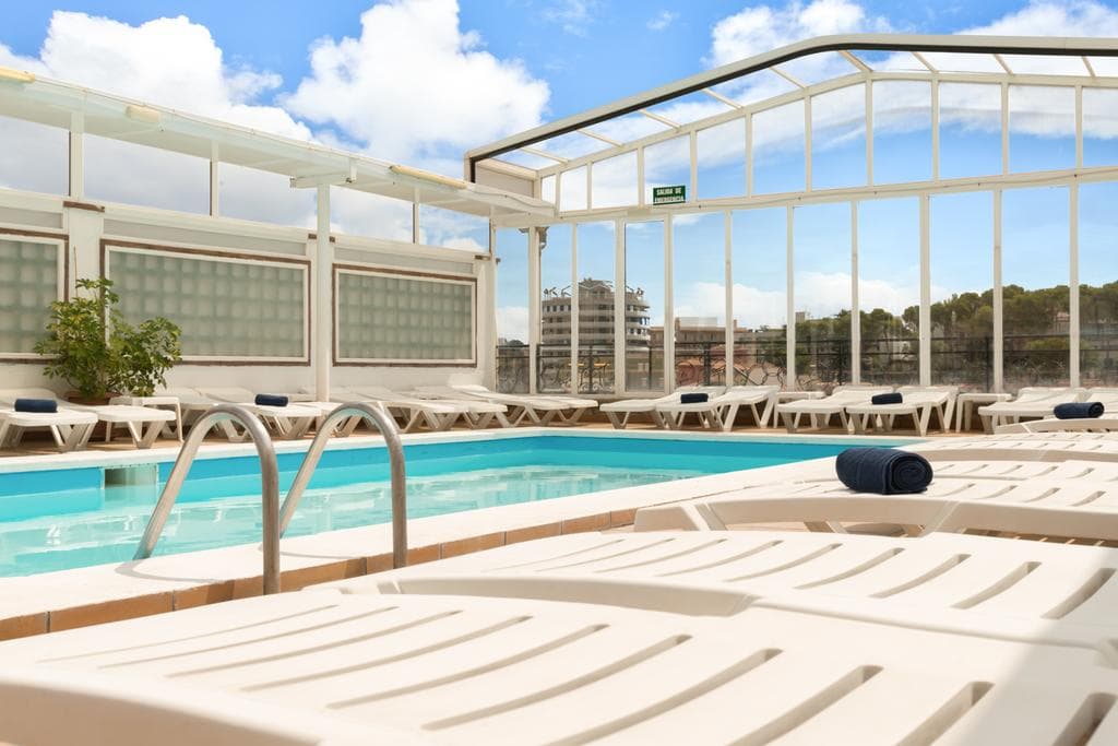 Vintage Hotel Mercedes