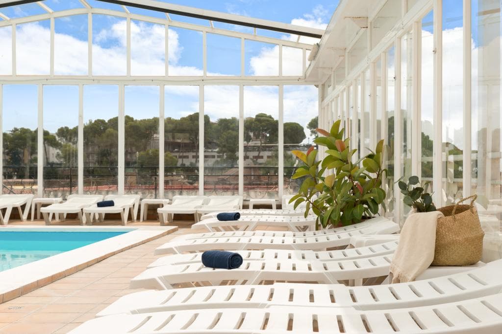 Vintage Hotel Mercedes