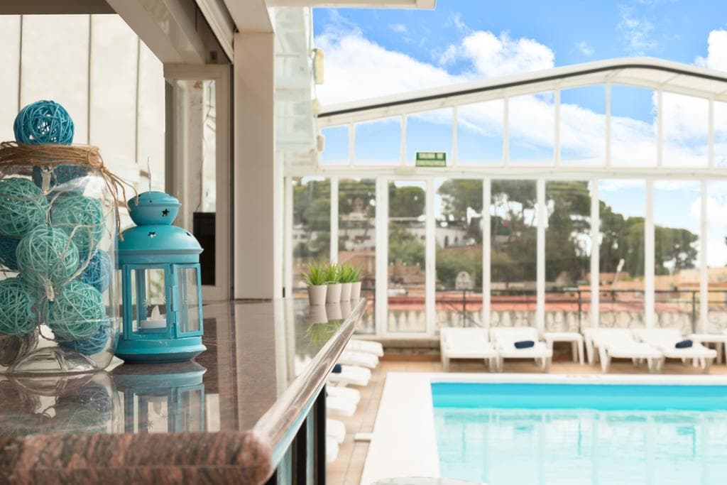 Vintage Hotel Mercedes