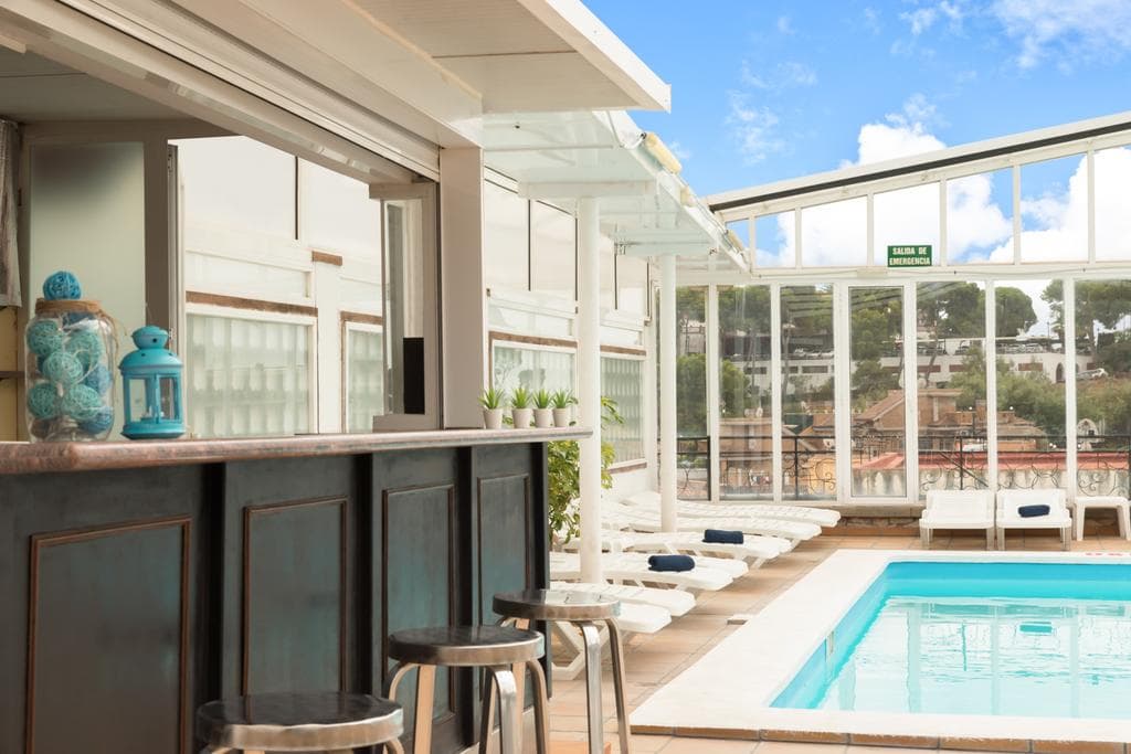 Vintage Hotel Mercedes