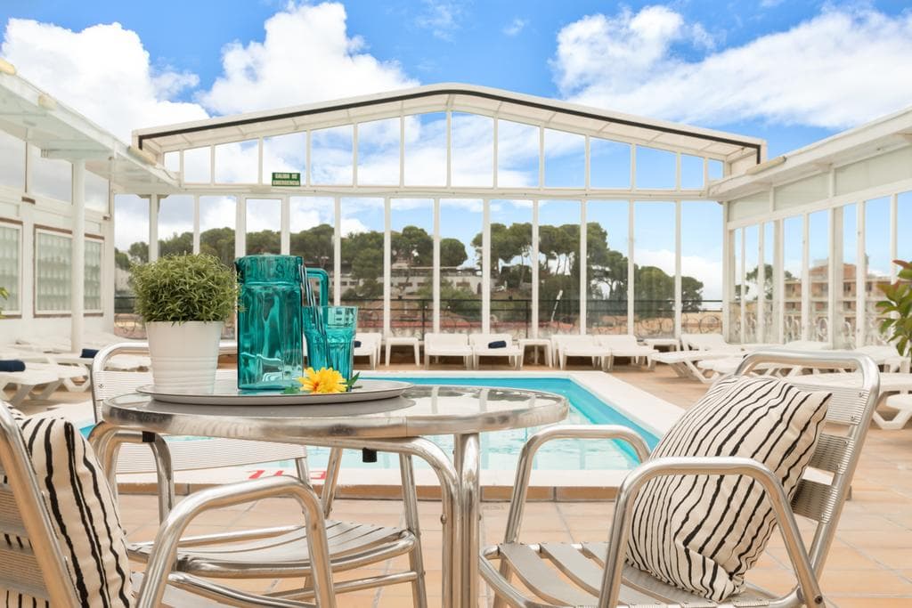 Vintage Hotel Mercedes