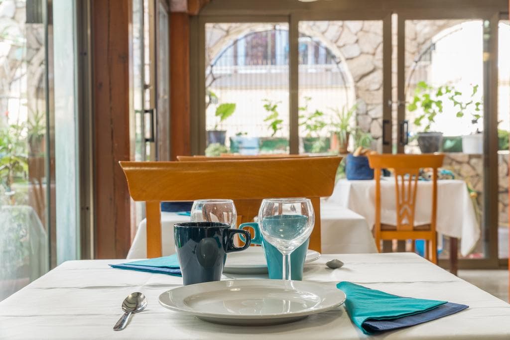 Vintage Hotel Mercedes