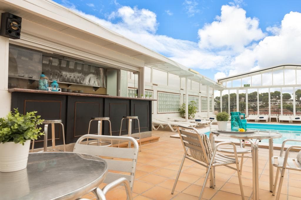 Vintage Hotel Mercedes