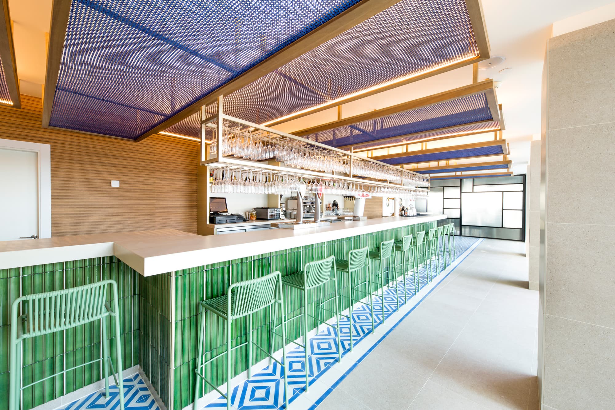 FERGUS Style Tobago, Bar