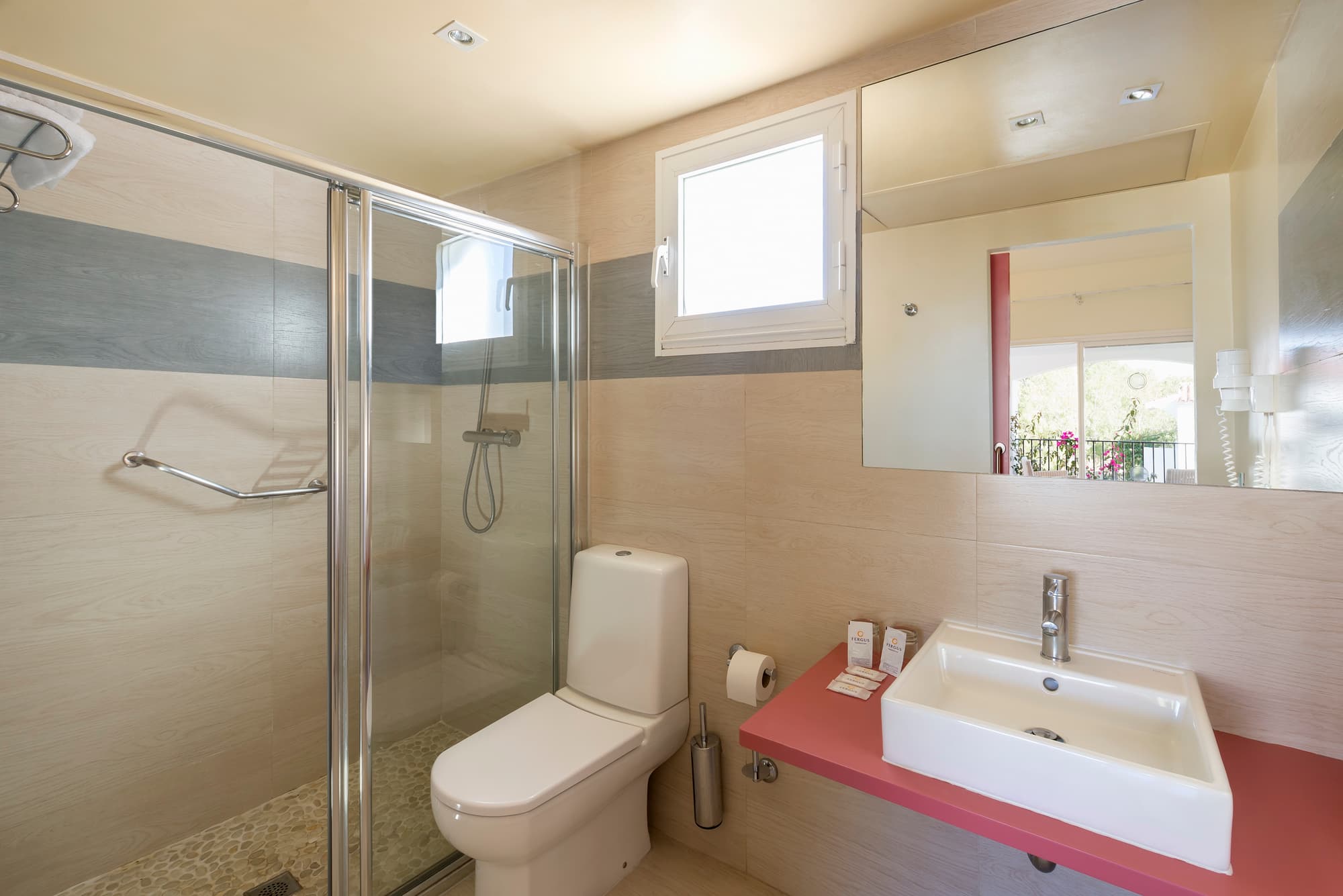 FERGUS Club Europa, Room