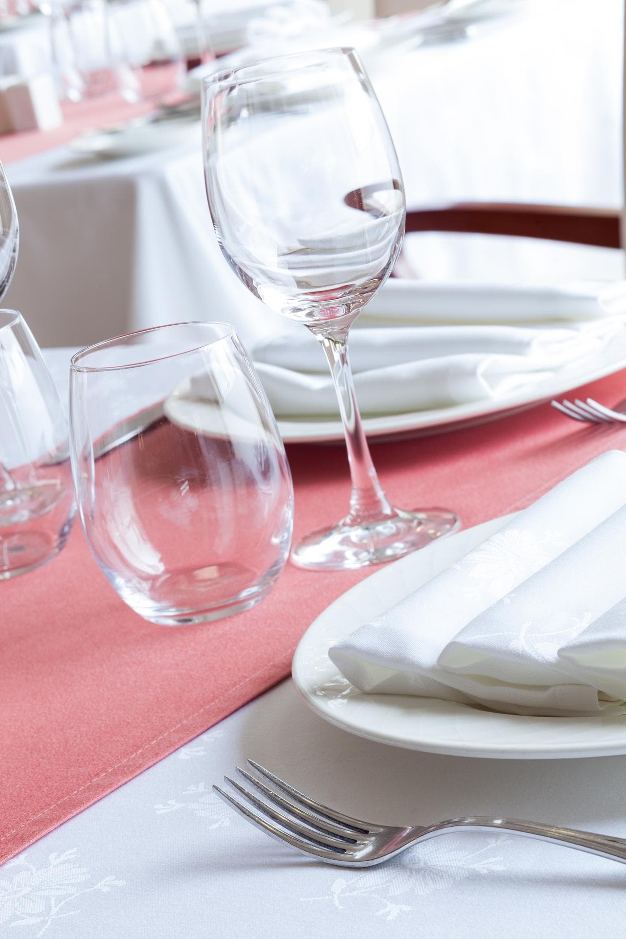 Royal Plaza, Restaurant