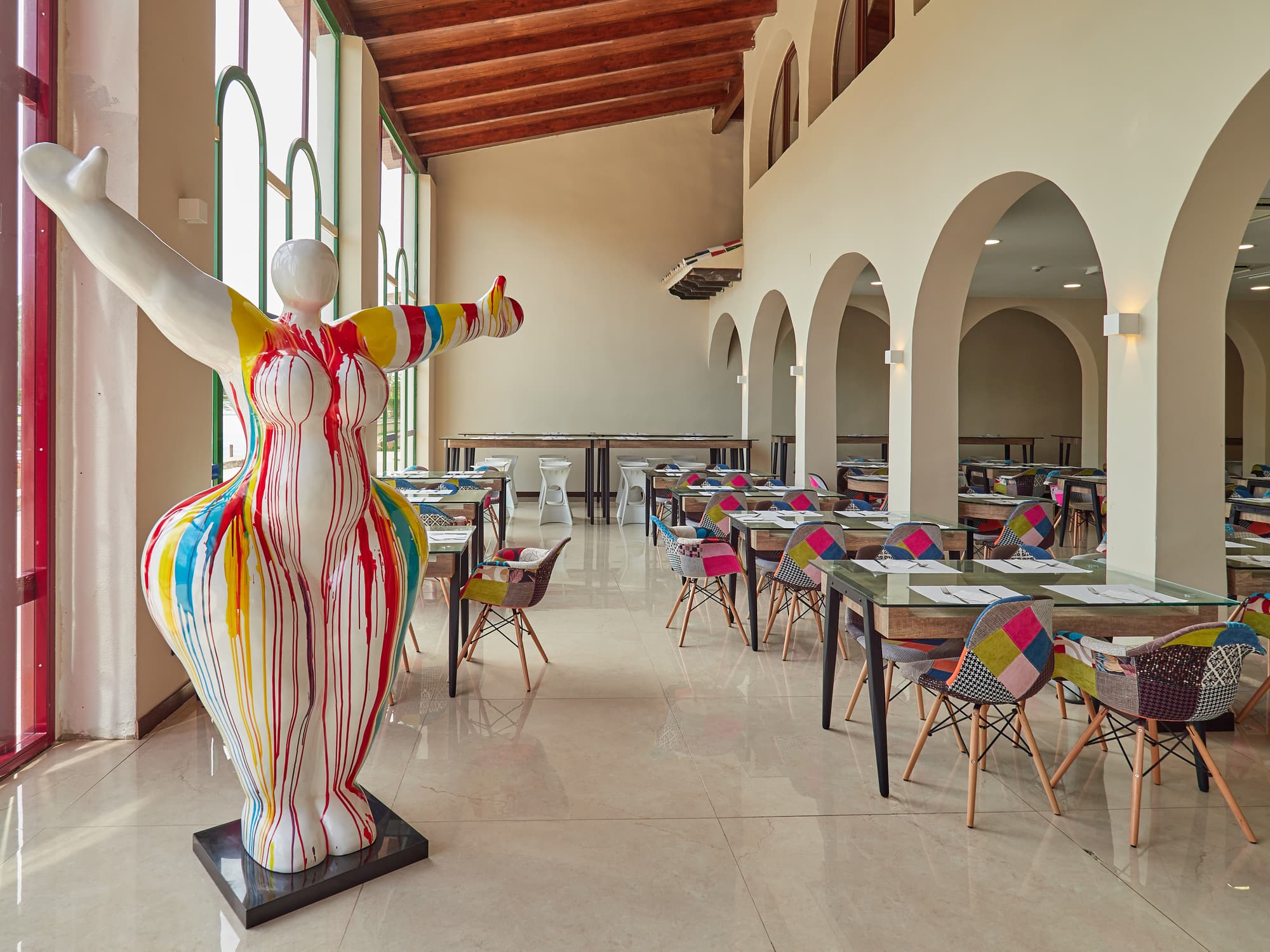 BelleVue Club, Restaurant