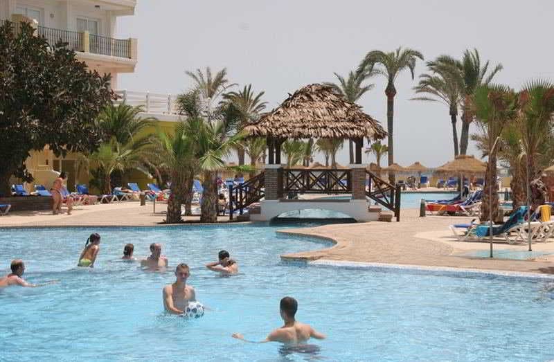 Mediterraneo Bay Hotel & Resort