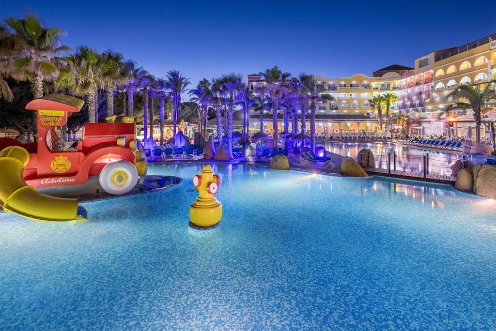 Mediterraneo Bay Hotel & Resort