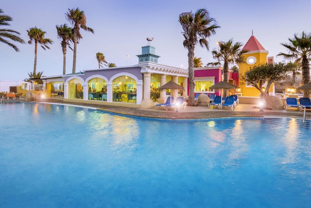 Mediterraneo Bay Hotel & Resort