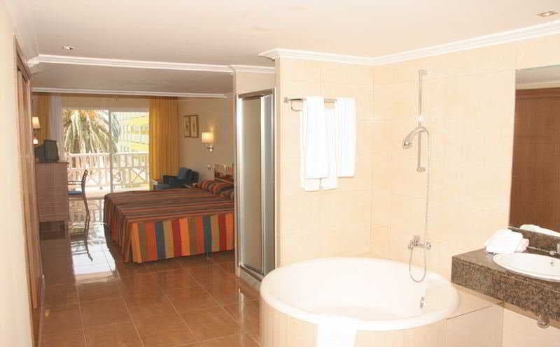 Mediterraneo Bay Hotel & Resort