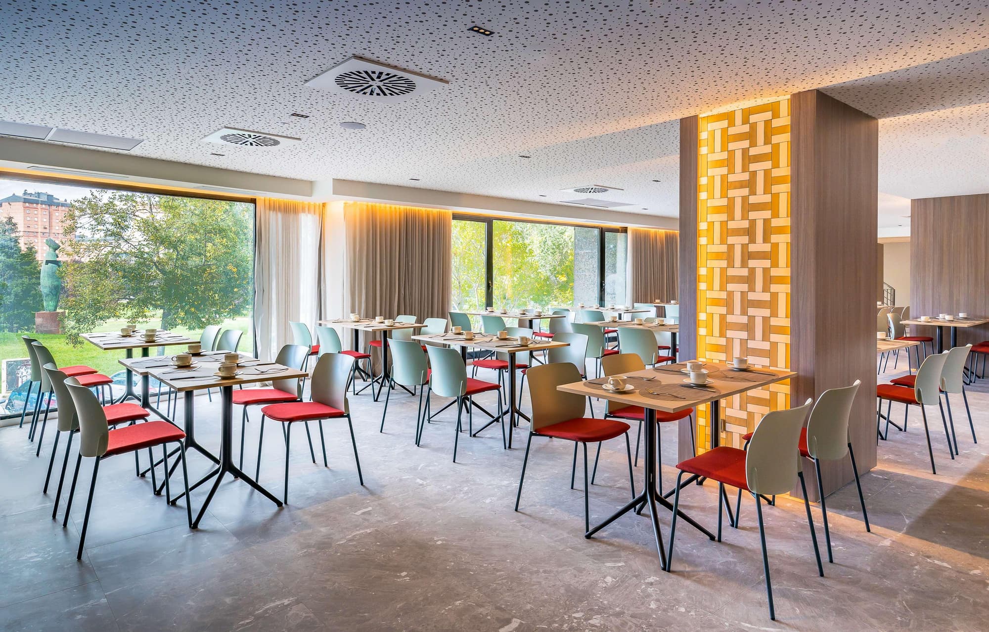 Occidental Pamplona, Restaurant