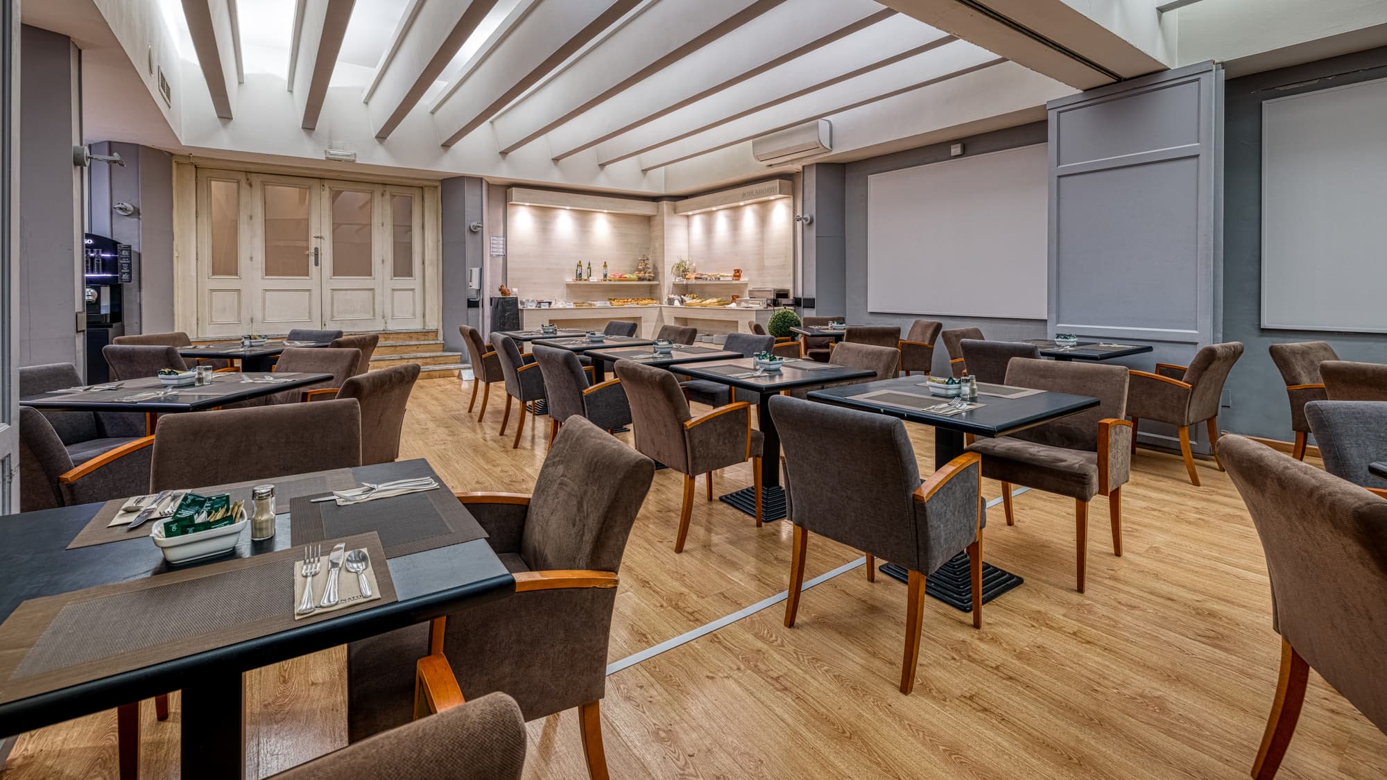 Virgen de los Reyes, Restaurant