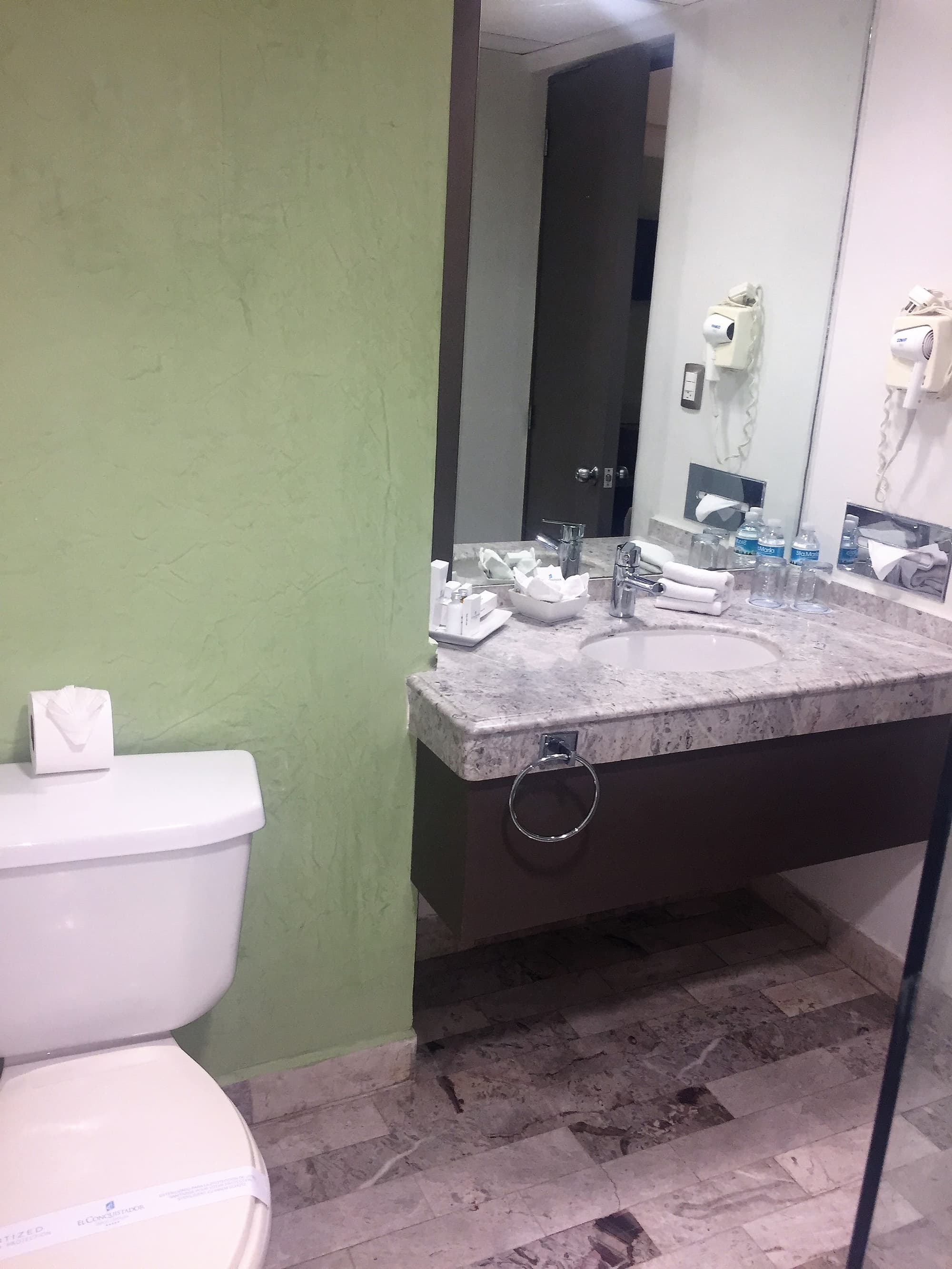 El Conquistador, Room