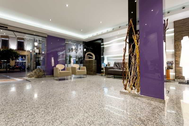 Nuevo Torreluz, Lobby