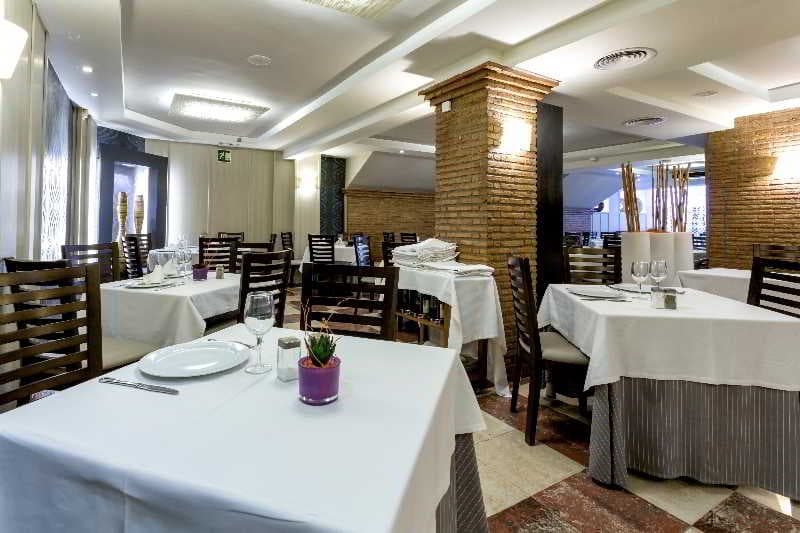 Nuevo Torreluz, Restaurant