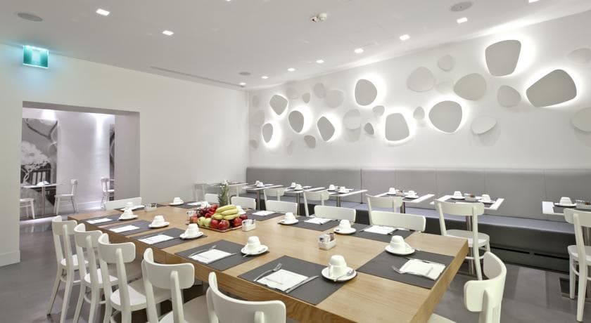 White, Restaurant