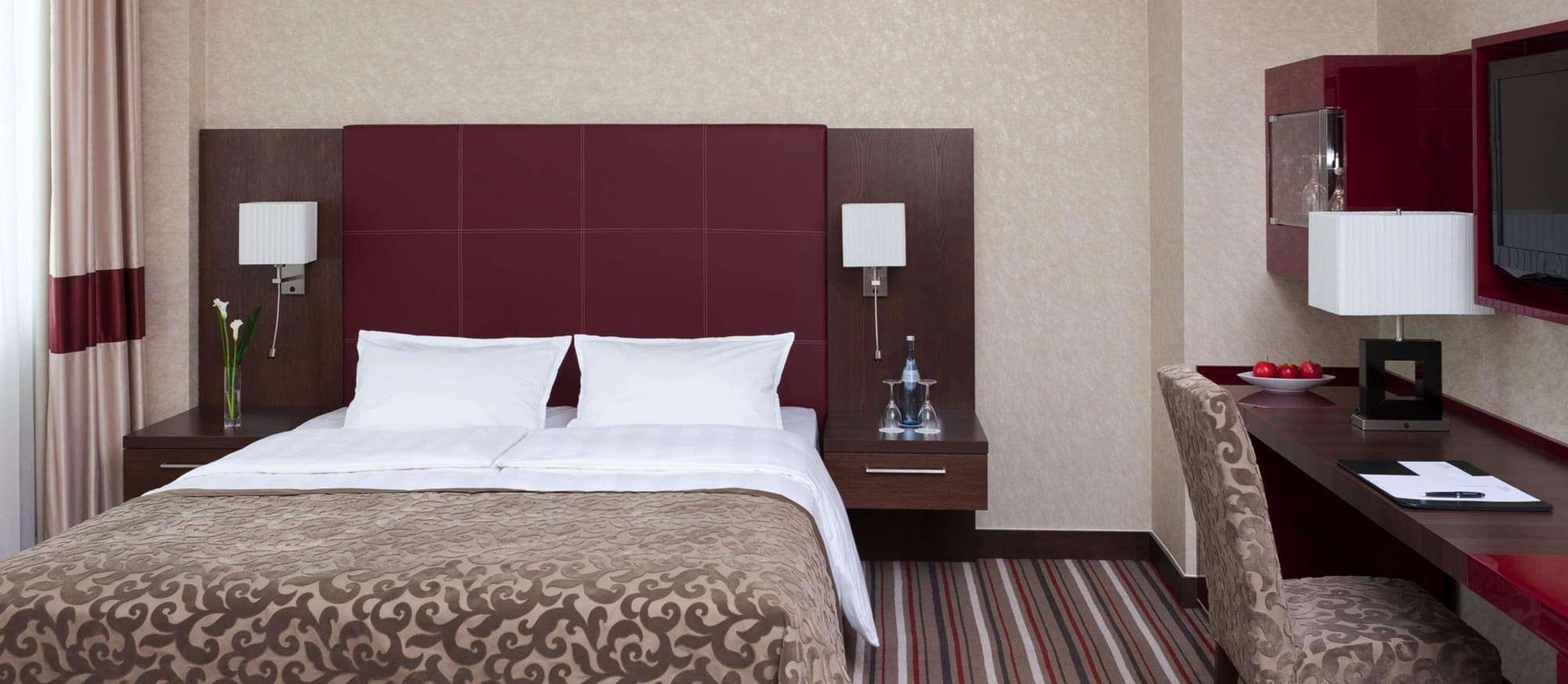 Steigenberger Graf Zeppelin, Room