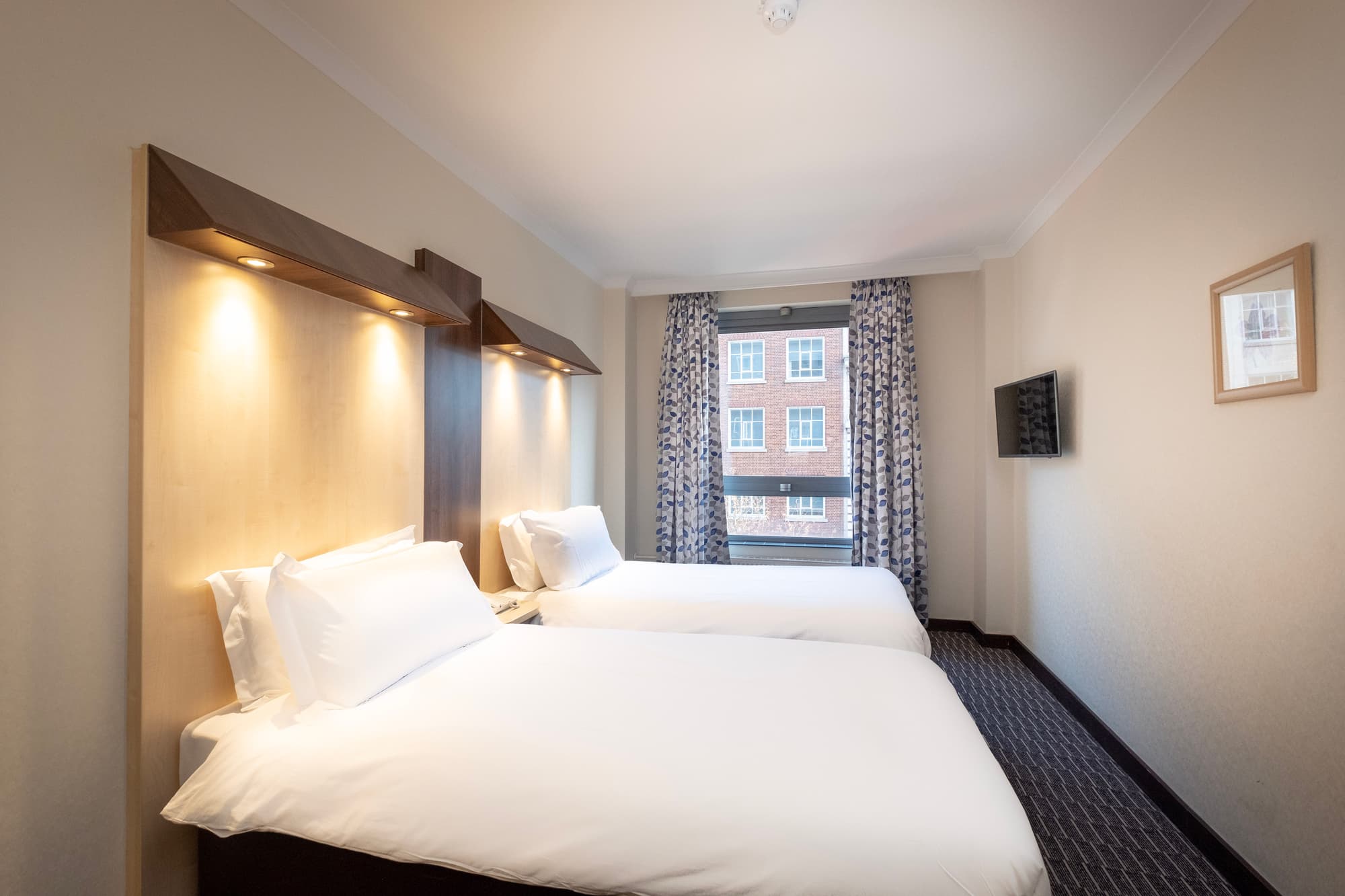 Royal National, Room