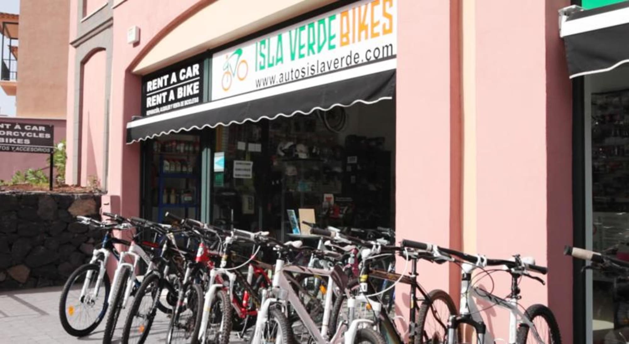 Las Olas, Sports and Entertainment