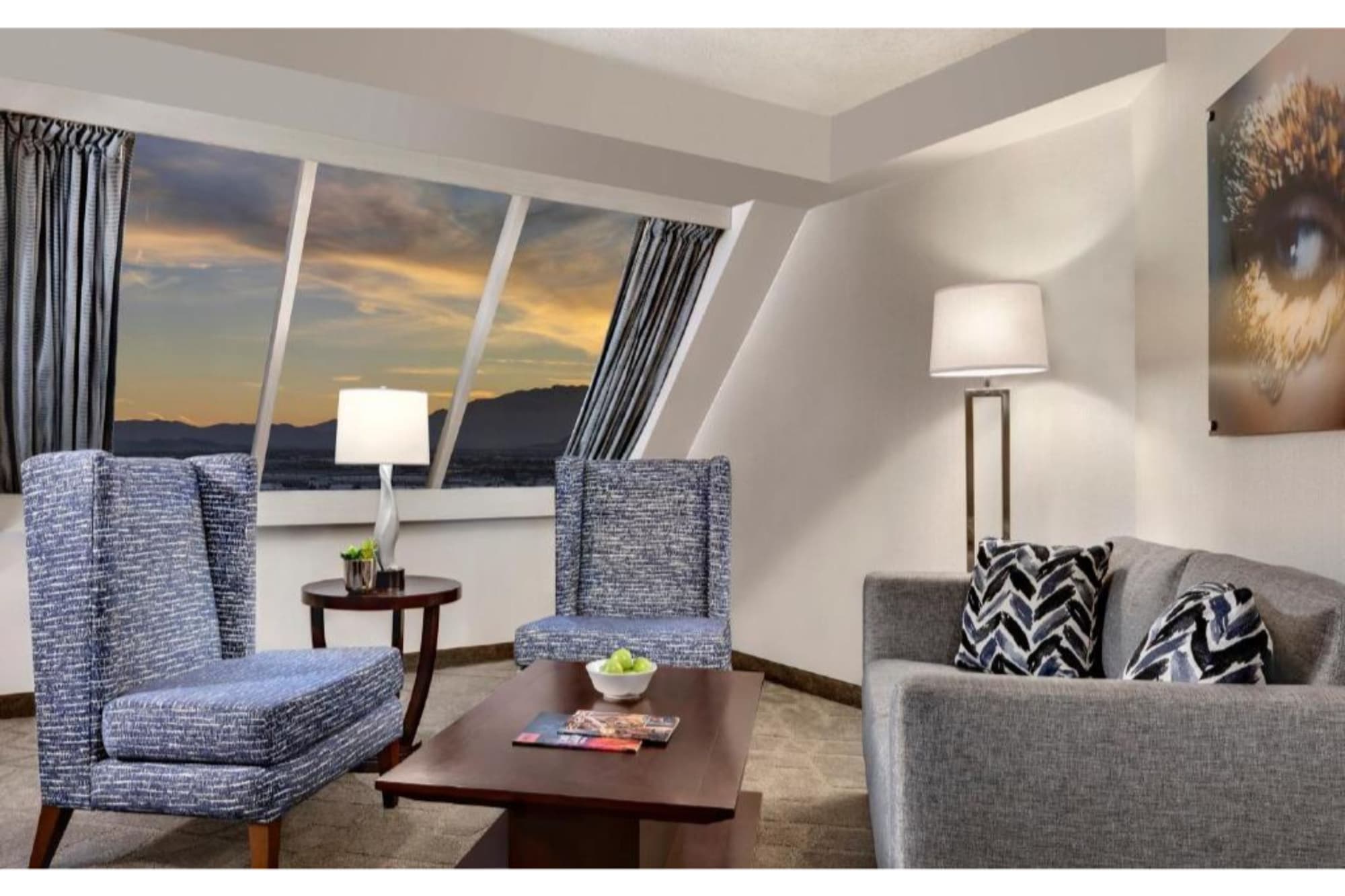 Luxor Hotel & Casino, Room