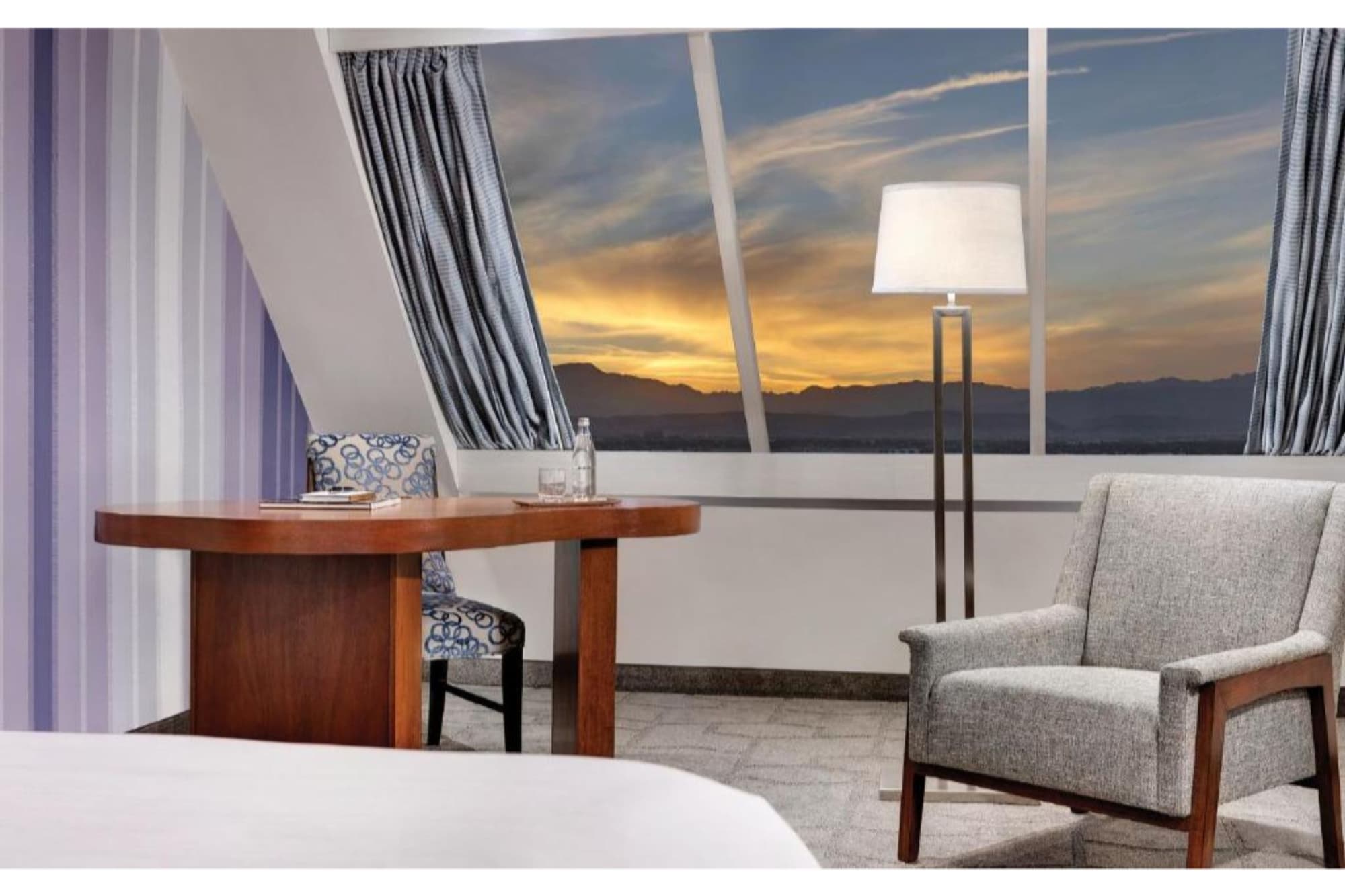 Luxor Hotel & Casino, Room