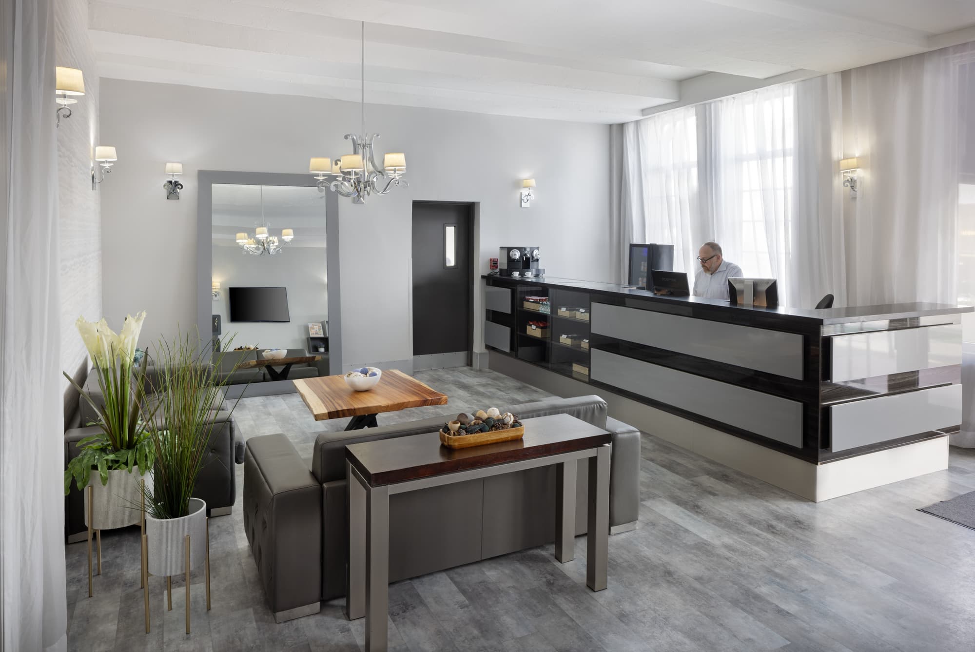 Ocean Five Hotel & Studios, Lobby