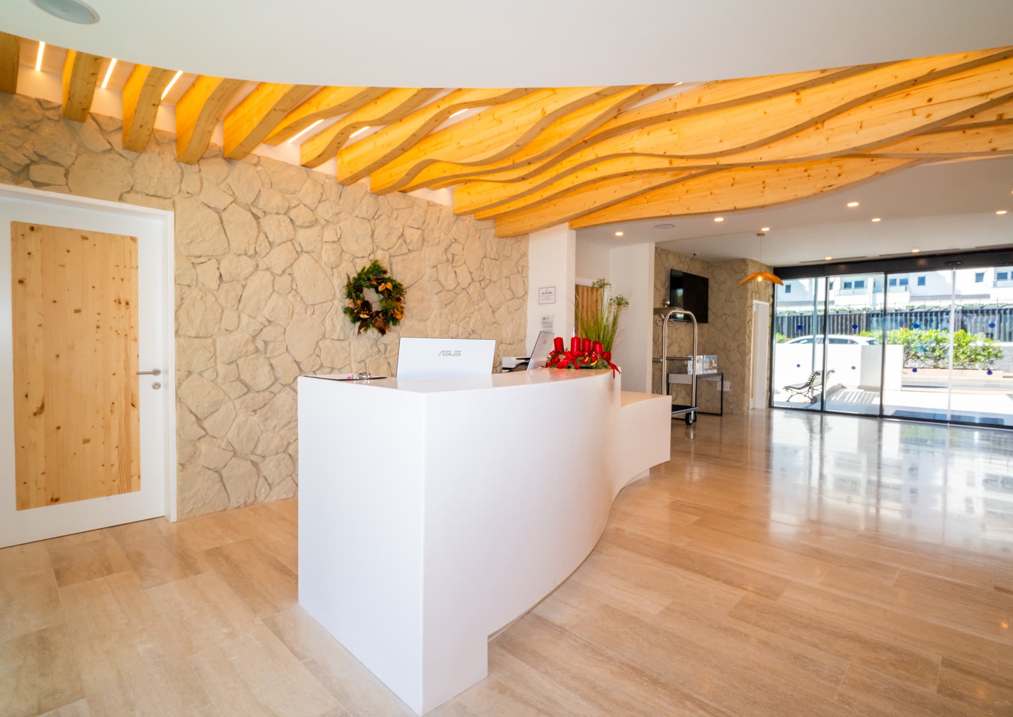 HL Miraflor Suites